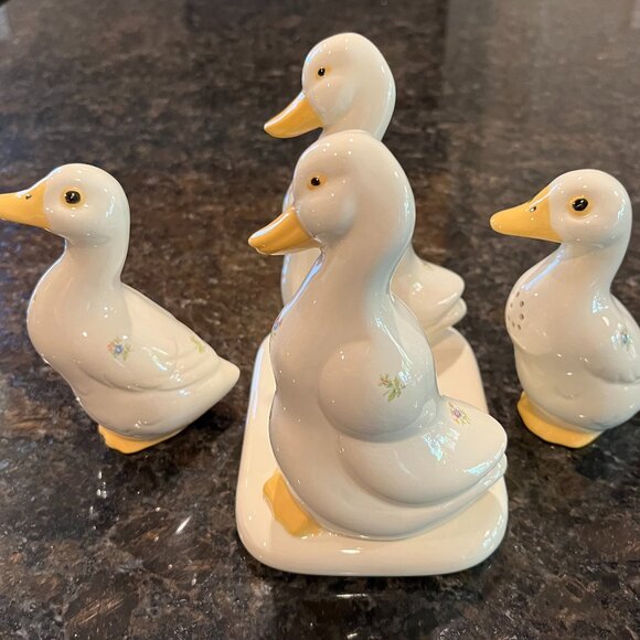 Vintage 1980's Ceramic Duck Napkin Holder Plus Salt & Pepper Shakers EUC - Picture 1 of 12